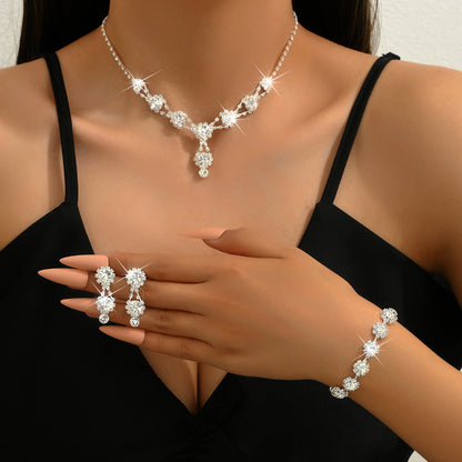 Ensemble de bijoux élégant en strass 3 pièces (RDC)- Idéal pour : Mariages, soirées, et cadeaux.
