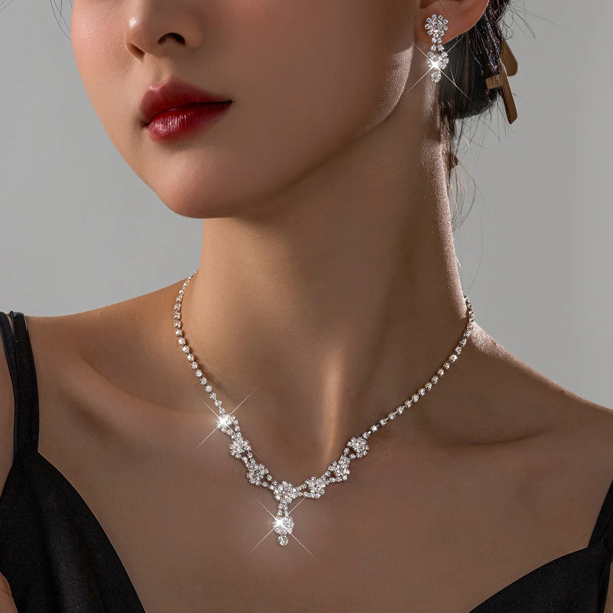 Ensemble de bijoux élégant en strass 3 pièces (RDC)- Idéal pour : Mariages, soirées, et cadeaux.
